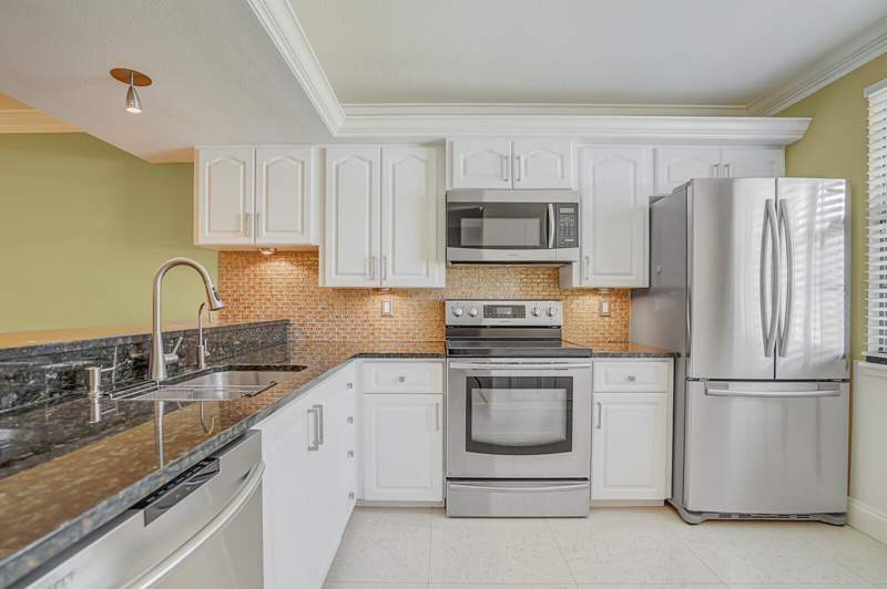2 bedroom Condominium at 6073 Balboa Circle #105, Whitehall Condo At Camino Real, Boca Raton — photo 3