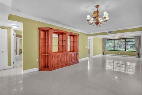 6073 Balboa Circle #105, Boca Raton FL - photo 8 of 22