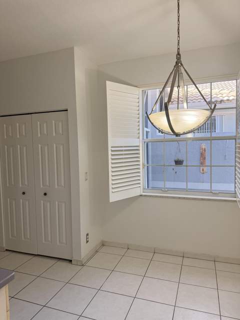 10724 ROYAL CARIBBEAN Circle, Boynton Beach FL - photo 6 of 42