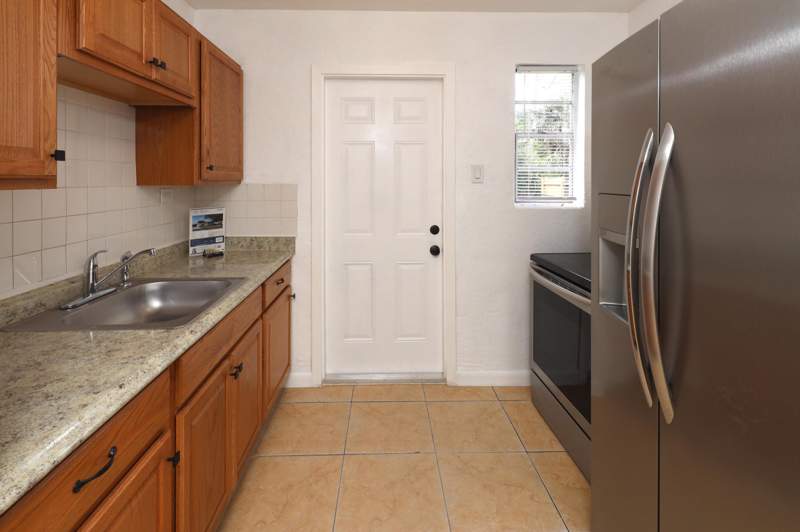 2 bedroom Single Family Residence at 2304 NW 15th Court, Dillard Park Amen Plat, Fort Lauderdale — photo 4