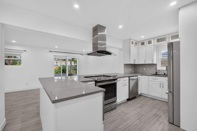 4 bedroom Single Family Residence at 502 Circle, Brentwood, Jupiter — photo 3