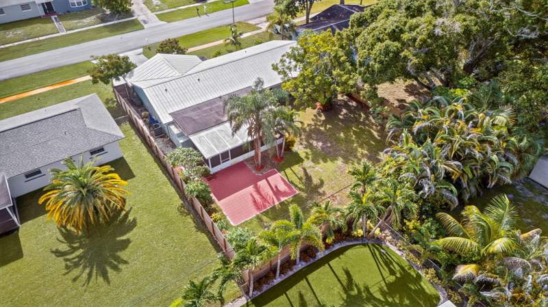 4 bedroom Single Family Residence at 502 Circle, Brentwood, Jupiter — photo 2