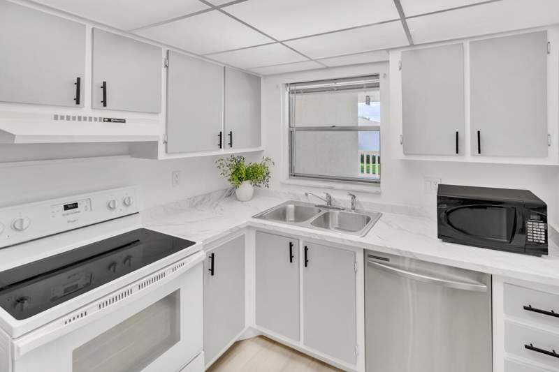 1 bedroom Condominium at 6800 Royal Palm Boulevard #Unit 207F, Royal Park Gardens Iii-F Condo, Margate — photo 4