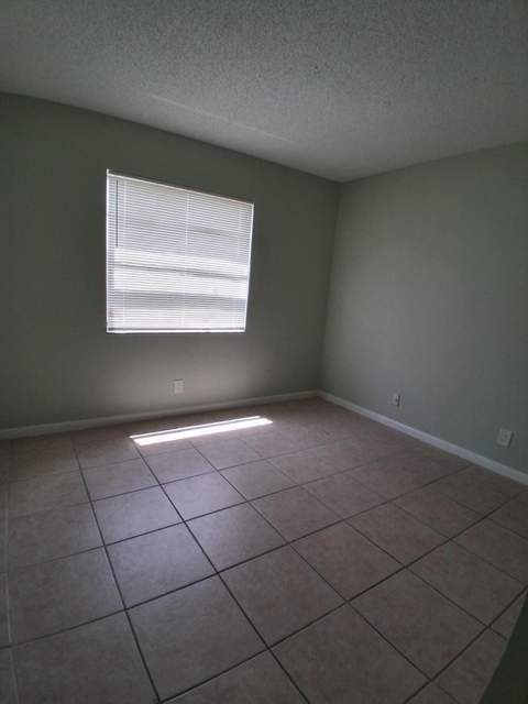 1822 Abbey Road #108, West Palm Beach FL - photo 13 of 16