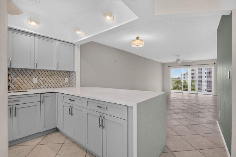 2 bedroom Condominium at 2731 NE 14th St Causeway #702, Garden-Aire Village, Pompano Beach — photo 3