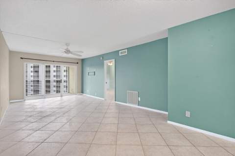 2731 NE 14th St Causeway #702, Pompano Beach FL - photo 13 of 39
