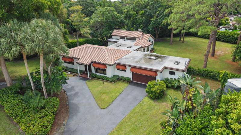 4 bedroom Single Family Residence at 4120 SW 1st Court, Country Club Estates Unit, Plantation — photo 4