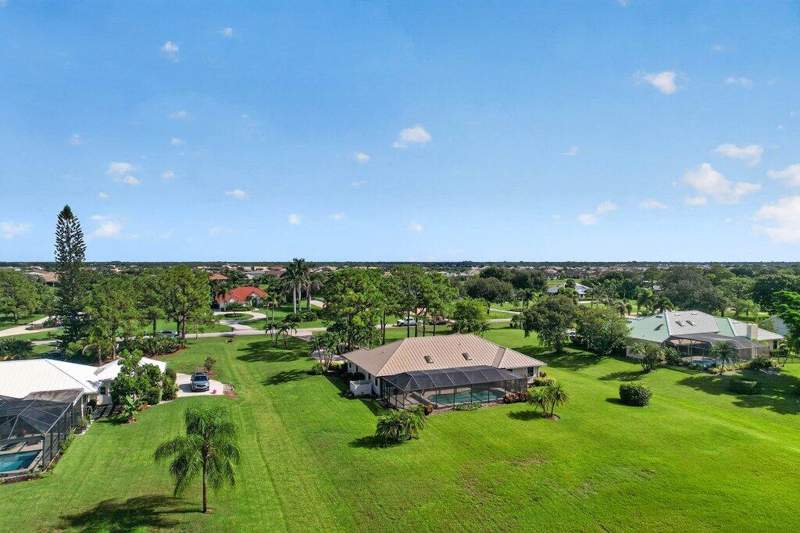 3 bedroom Single Family Residence at 4842 SW BIMINI Circle, MID-RIVERS YACHT AND COUNTRY CLUB (AKA EVERGREEN C, Palm City — photo 2