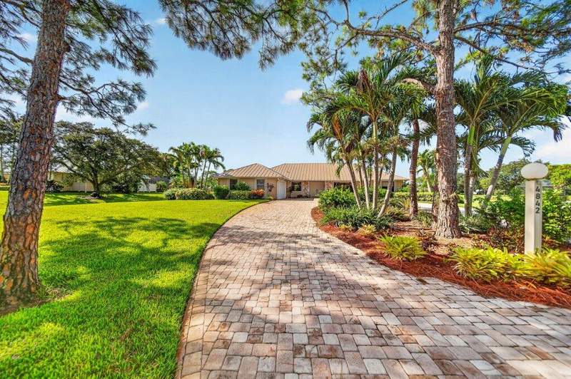 3 bedroom Single Family Residence at 4842 SW BIMINI Circle, MID-RIVERS YACHT AND COUNTRY CLUB (AKA EVERGREEN C, Palm City — photo 1
