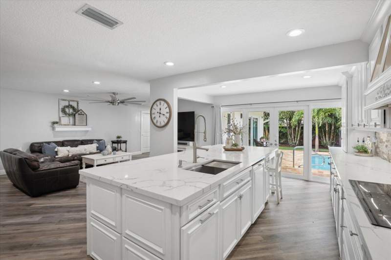 4 bedroom Single Family Residence at 2740 NW 106th Avenue, Coral Springs Country Club, Coral Springs — photo 5