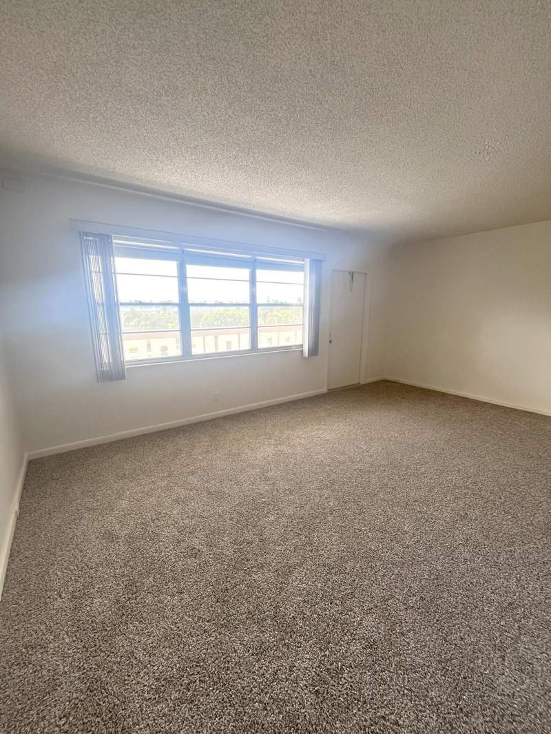 1 bedroom Condominium at 4093 Wolverton, Wolverton At Century Village Condo, Boca Raton — photo 4