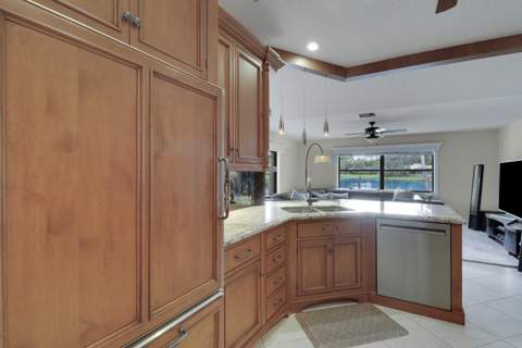 6577 Woodloch Court, Jupiter FL - photo 10 of 34