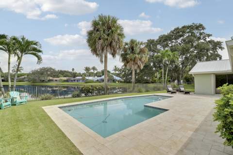 6577 Woodloch Court, Jupiter FL - photo 24 of 34