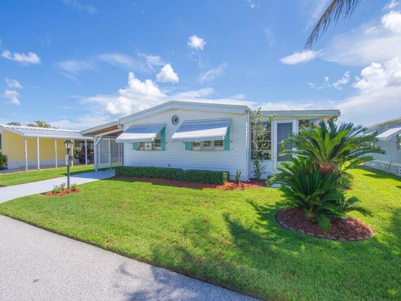 2 bedroom Manufactured Home at 212 NE Forrest Court, Pinelake Village, Jensen Beach — photo 3