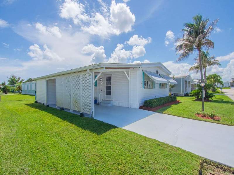 2 bedroom Manufactured Home at 212 NE Forrest Court, Pinelake Village, Jensen Beach — photo 5