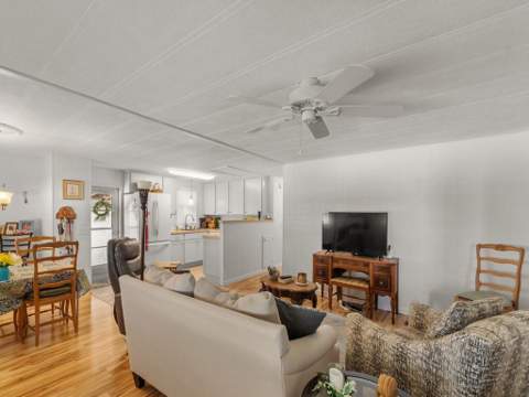 212 NE Forrest Court, Jensen Beach FL - photo 10 of 35