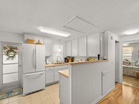 212 NE Forrest Court, Jensen Beach FL - photo 16 of 35