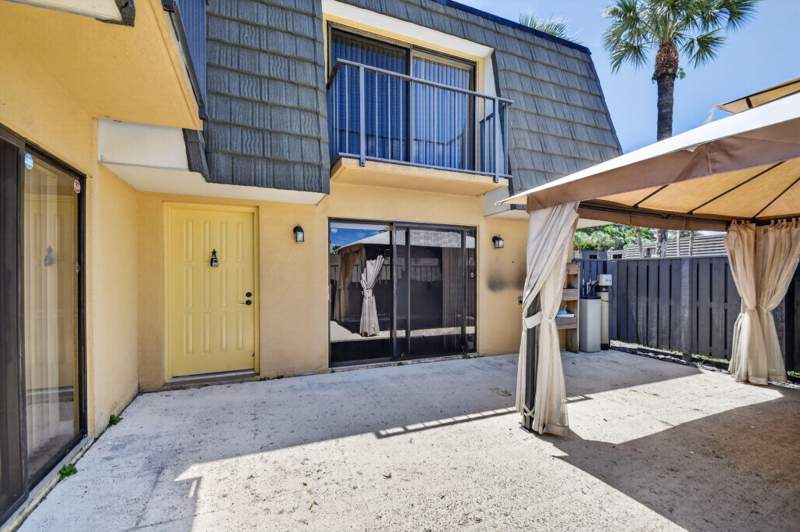 2 bedroom Townhouse at 2409 24th Way, Village Of Sandalwood Lakes 2, West Palm Beach — photo 3
