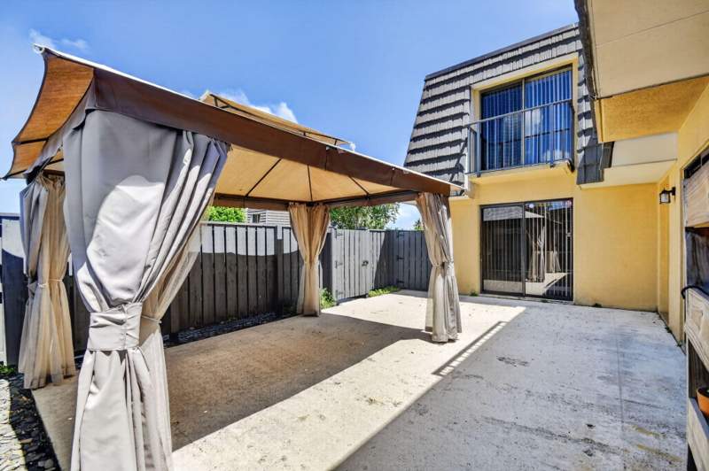 2 bedroom Townhouse at 2409 24th Way, Village Of Sandalwood Lakes 2, West Palm Beach — photo 4