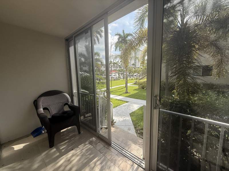 1 bedroom Stock Cooperative at 901 N Birch Road #7D, Marine Colony Villas Co-Op, Fort Lauderdale — photo 3