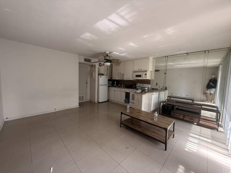 1 bedroom Stock Cooperative at 901 N Birch Road #7D, Marine Colony Villas Co-Op, Fort Lauderdale — photo 4