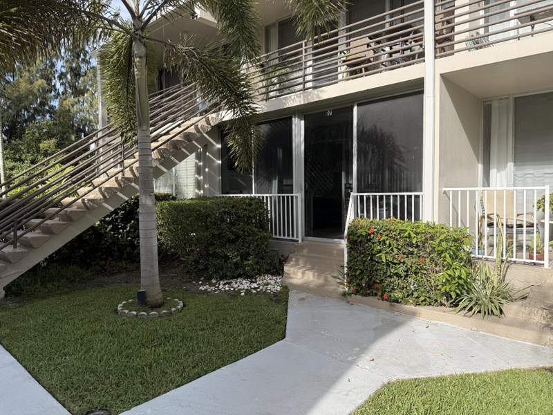 1 bedroom Stock Cooperative at 901 N Birch Road #7D, Marine Colony Villas Co-Op, Fort Lauderdale — photo 2