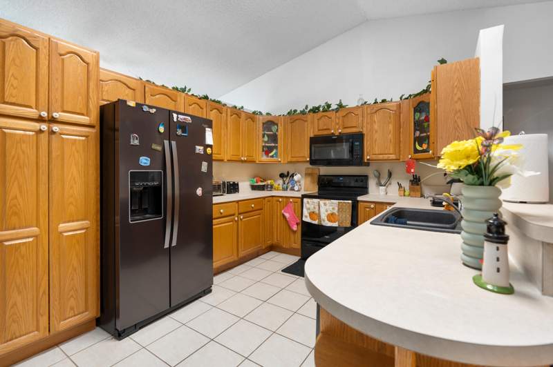 4 bedroom Single Family Residence at 565 SW Cherryhill Road, Port St Lucie Section 41, Port St. Lucie — photo 2