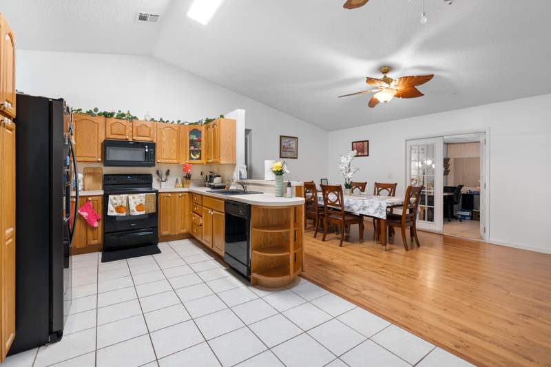 4 bedroom Single Family Residence at 565 SW Cherryhill Road, Port St Lucie Section 41, Port St. Lucie — photo 4