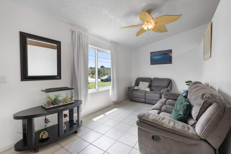 4 bedroom Single Family Residence at 565 SW Cherryhill Road, Port St Lucie Section 41, Port St. Lucie — photo 5