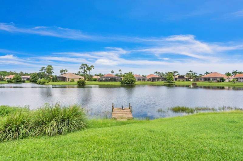 3 bedroom Single Family Residence at 688 SW Lake Charles Circle, Lake Charles Phase 3A, Port St. Lucie — photo 3