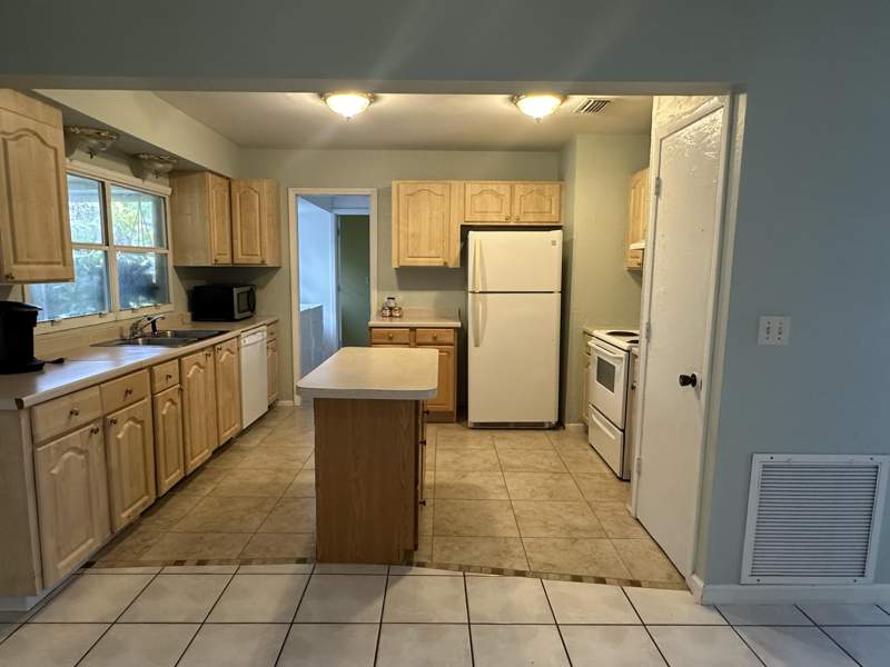 3 bedroom Single Family Residence at 258 SW Bridgeport Drive, Port St Lucie Section 42 1st Replat, Port St. Lucie — photo 4
