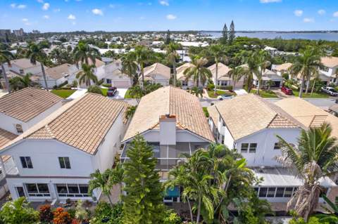 120 Pepper Lane, Jensen Beach FL - photo 6 of 47