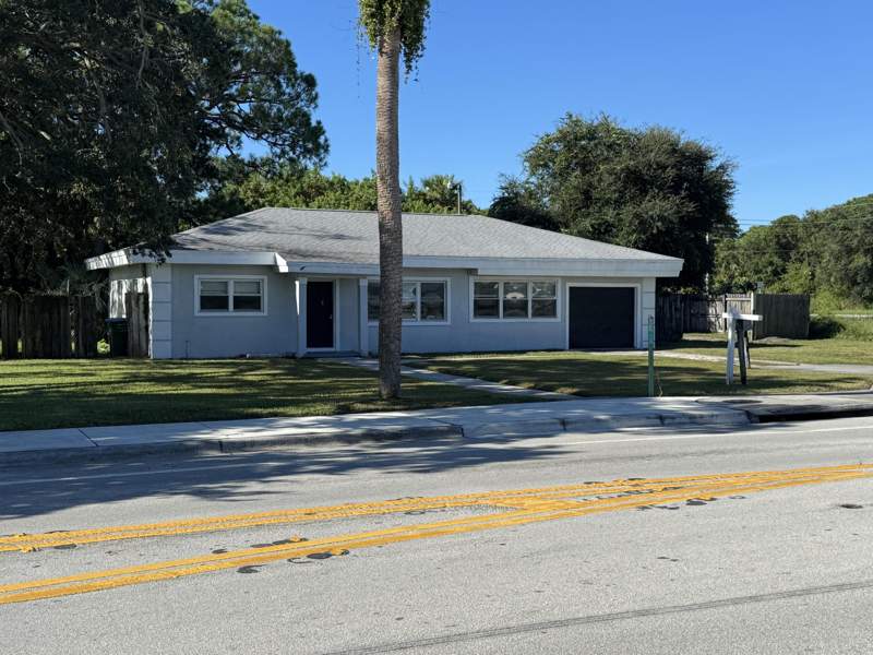 3 bedroom Single Family Residence at 2417 Saint Lucie Boulevard, San Lucie Plaza Subdivision Unit 1, Fort Pierce — photo 2