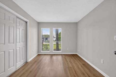 1058 Fernlea Drive, West Palm Beach FL - photo 15 of 49