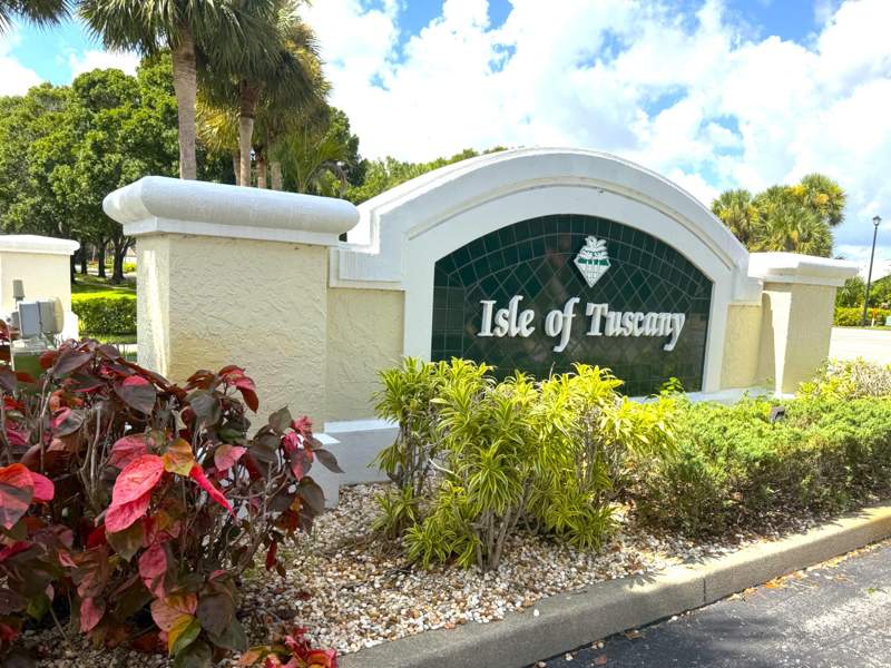 2 bedroom Single Family Residence at 373 NW Sherry Lane, Kings Isle Phase Iia, Port St. Lucie — photo 2