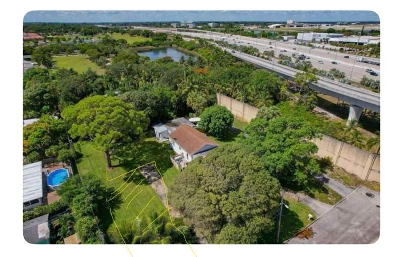 5 bedroom Single Family Residence at 968 Allendale Road, West Palm Beach, West Palm Beach — photo 2
