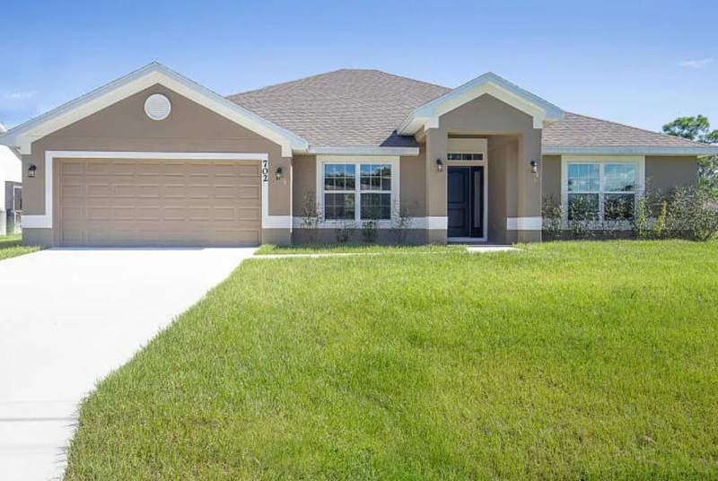 4 bedroom Single Family Residence at 702 SE Walters Terrace, Port St Lucie Section 3, Port St. Lucie — photo 2