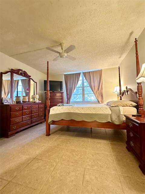 4899 NW 26th Court, Lauderdale Lakes FL - photo 6 of 20