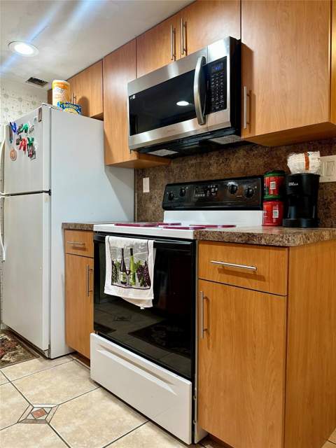 4899 NW 26th Court, Lauderdale Lakes FL - photo 12 of 20