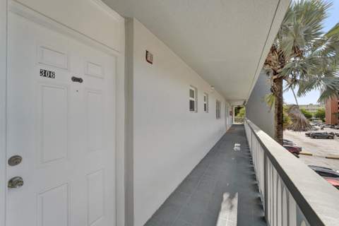 610 NE 12th Avenue #306, Hallandale Beach FL - photo 24 of 38