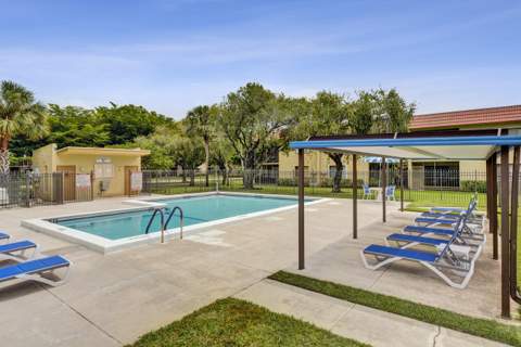 303 Lakeview Drive #102, Weston FL - photo 18 of 25