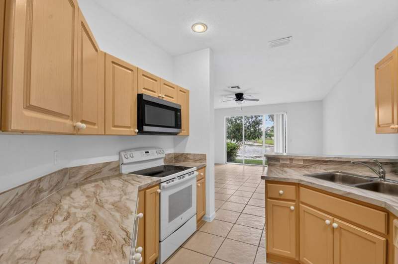 3 bedroom Townhouse at 5155 White Oleander, Victoria Woods 3B, West Palm Beach — photo 4