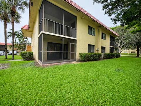 303 Lakeview Drive #102, Weston FL - photo 16 of 25