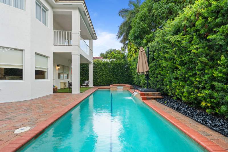 5 bedroom Single Family Residence at 7372 NW 18th Court, Walnut Creek Replat No 1, Pembroke Pines — photo 4