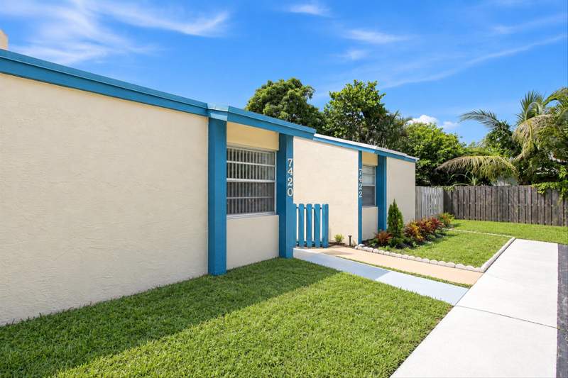 2 bedroom Townhouse at 7420 NW 34th Street, Inverrary 32 Sec Three, Lauderhill — photo 2