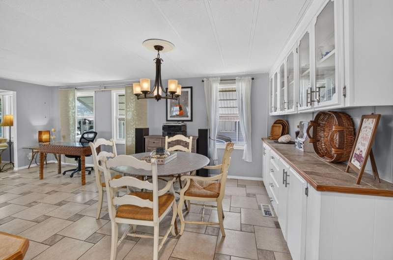 2 bedroom Mobile Home at 14011 Kingston Bay, Jamaica Bay Mobile Home Co Op, Boynton Beach — photo 3