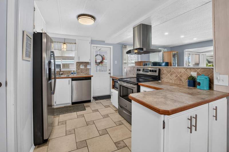 2 bedroom Mobile Home at 14011 Kingston Bay, Jamaica Bay Mobile Home Co Op, Boynton Beach — photo 5