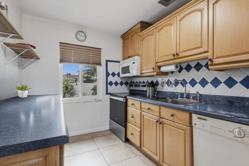 3 bedroom Single Family Residence at 3180 NE 13th Avenue, Collier Manor 3rd Add, Pompano Beach — photo 3