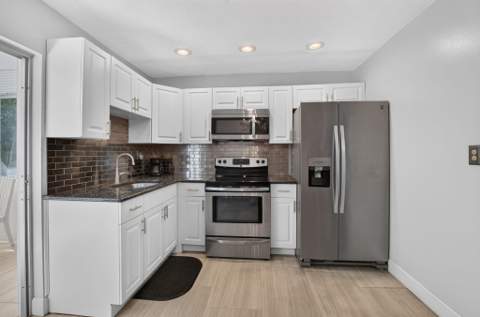 400 SW 8th Place, Boynton Beach FL - photo 14 of 83