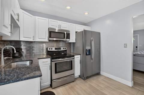 400 SW 8th Place, Boynton Beach FL - photo 15 of 83